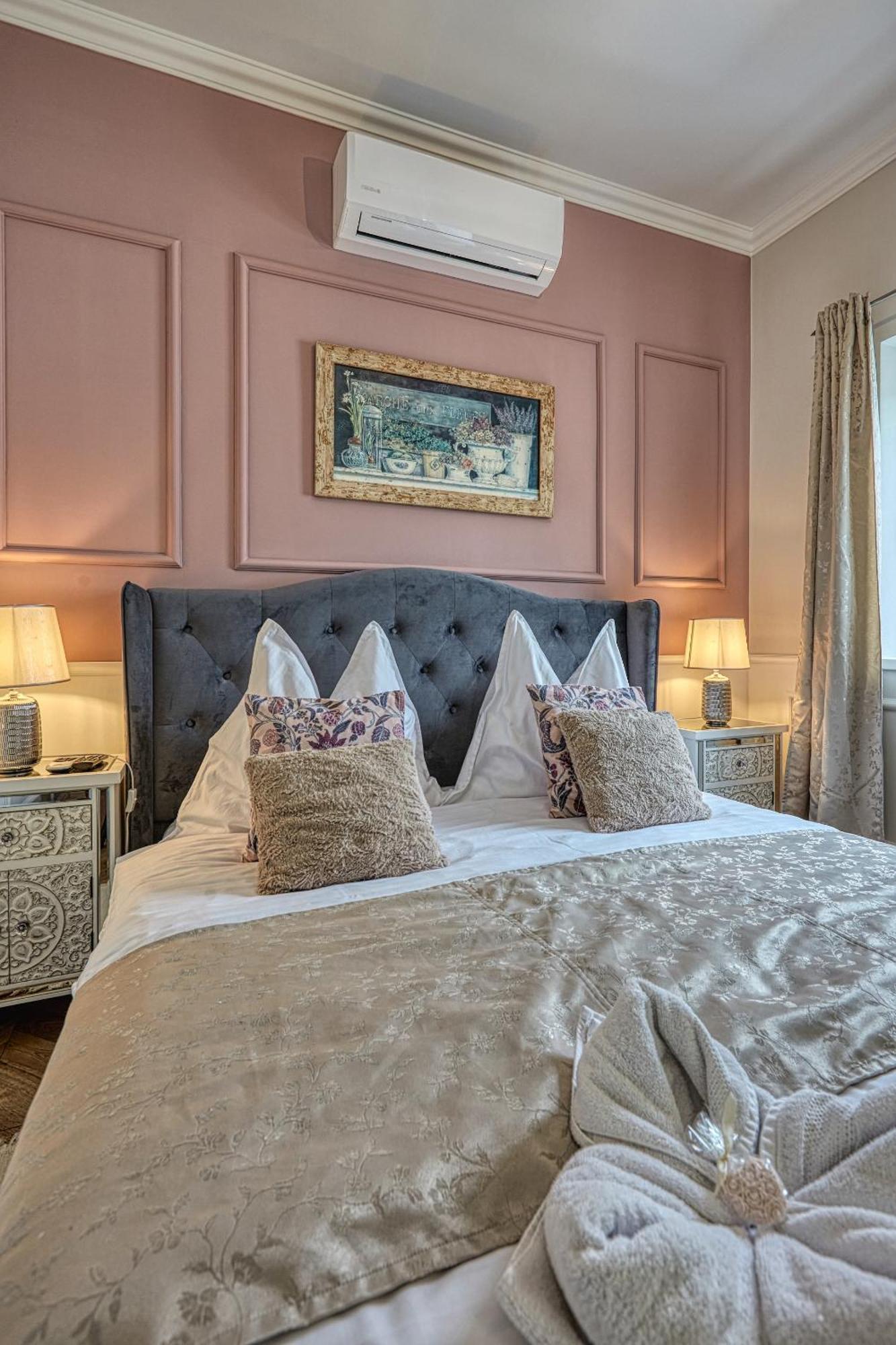 The Doors Boutique Apartments Mosonmagyarovar Exterior photo